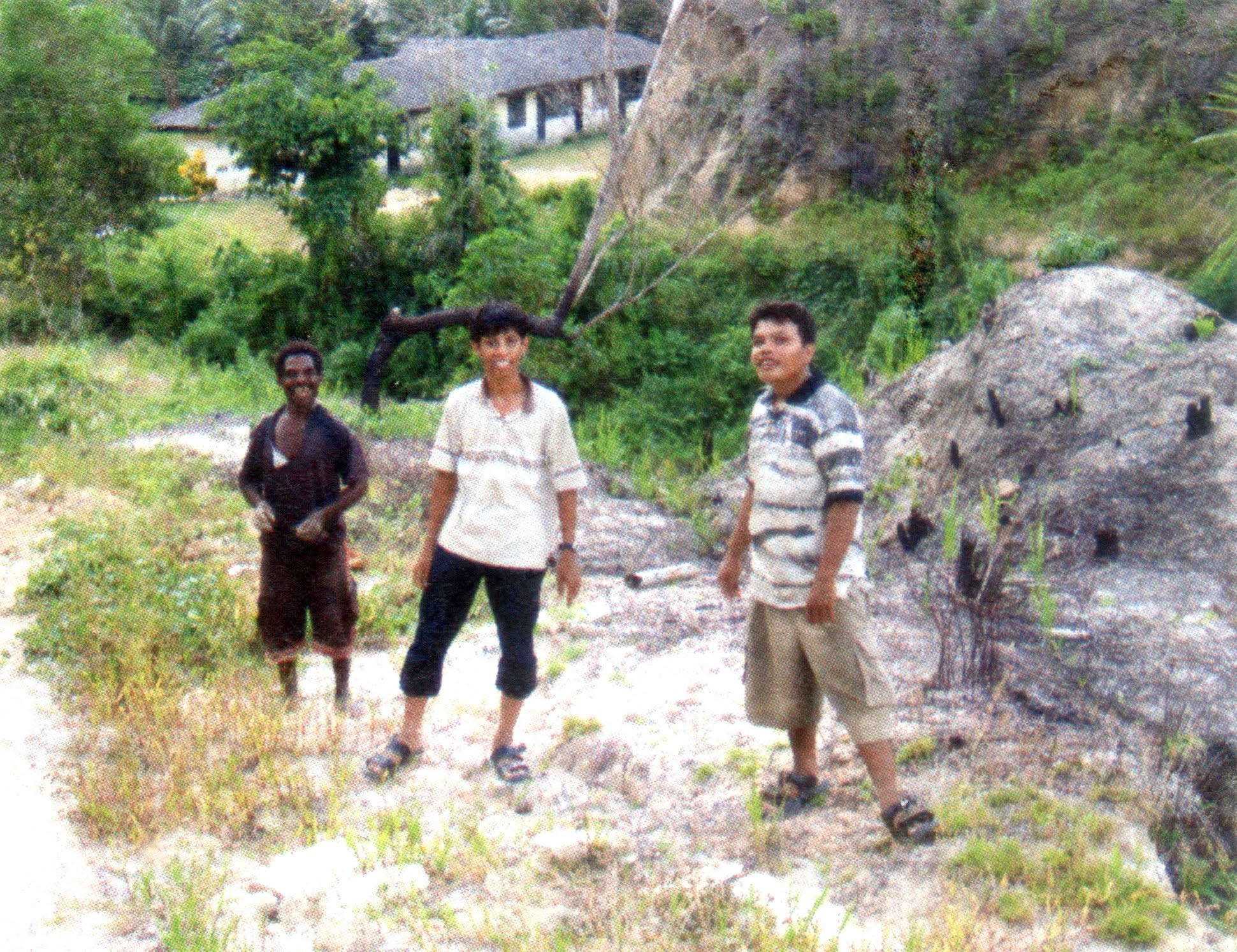 Saya bersama pekerja di lokasi pencucian pasir Gunung Malanu